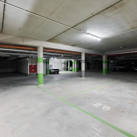 Apartment Wichrowa With Free Garage Wroclaw By Noclegi Renters Bagian luar foto