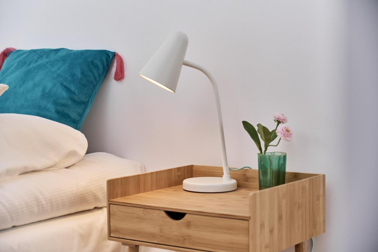 Apartment Wichrowa With Free Garage Wroclaw By Noclegi Renters Bagian luar foto