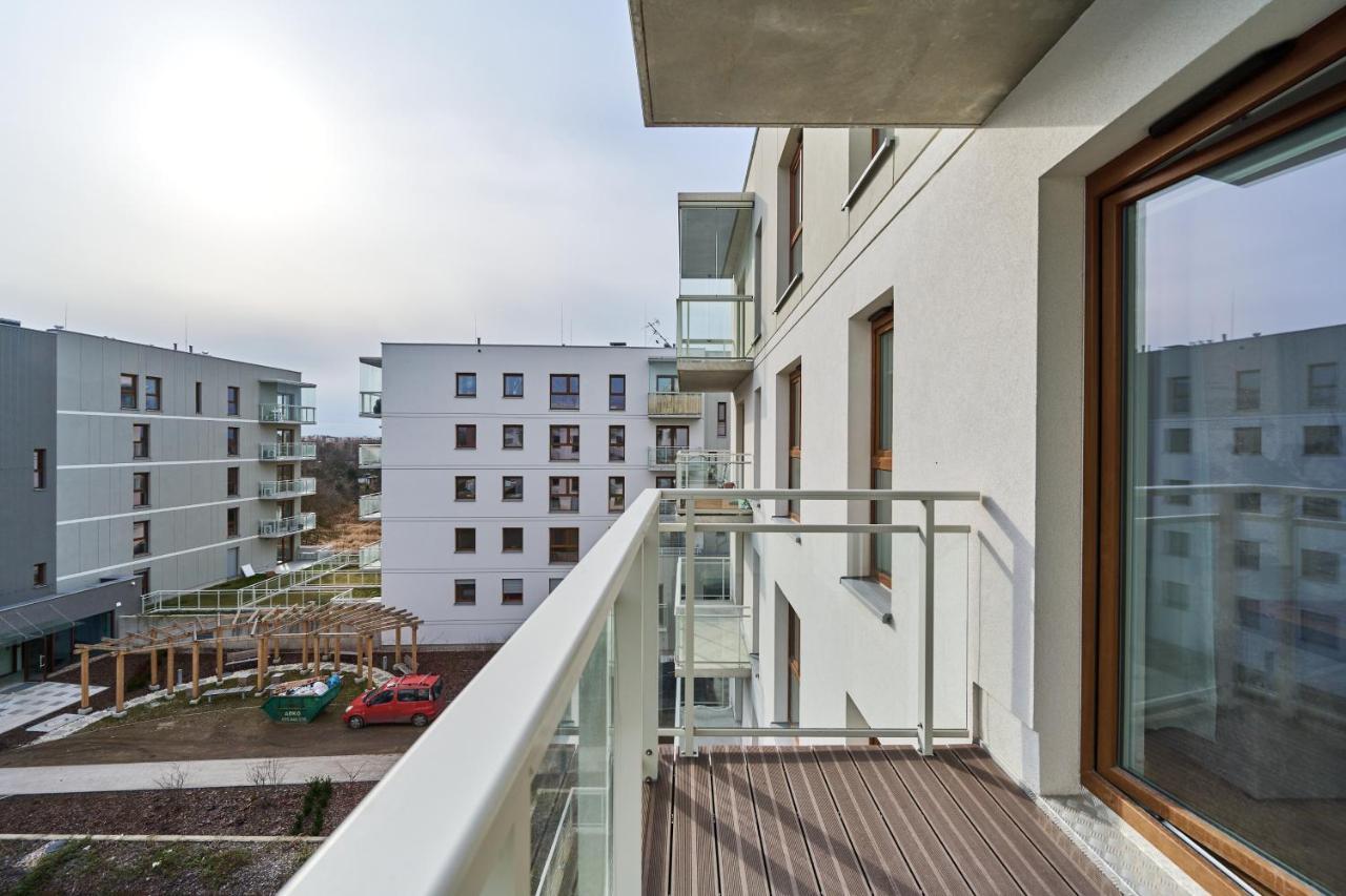 Apartment Wichrowa With Free Garage Wroclaw By Noclegi Renters Bagian luar foto