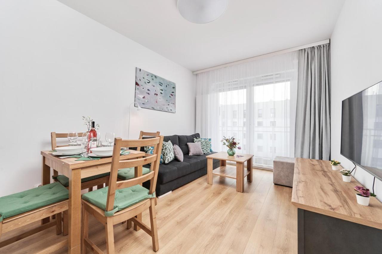Apartment Wichrowa With Free Garage Wroclaw By Noclegi Renters Bagian luar foto
