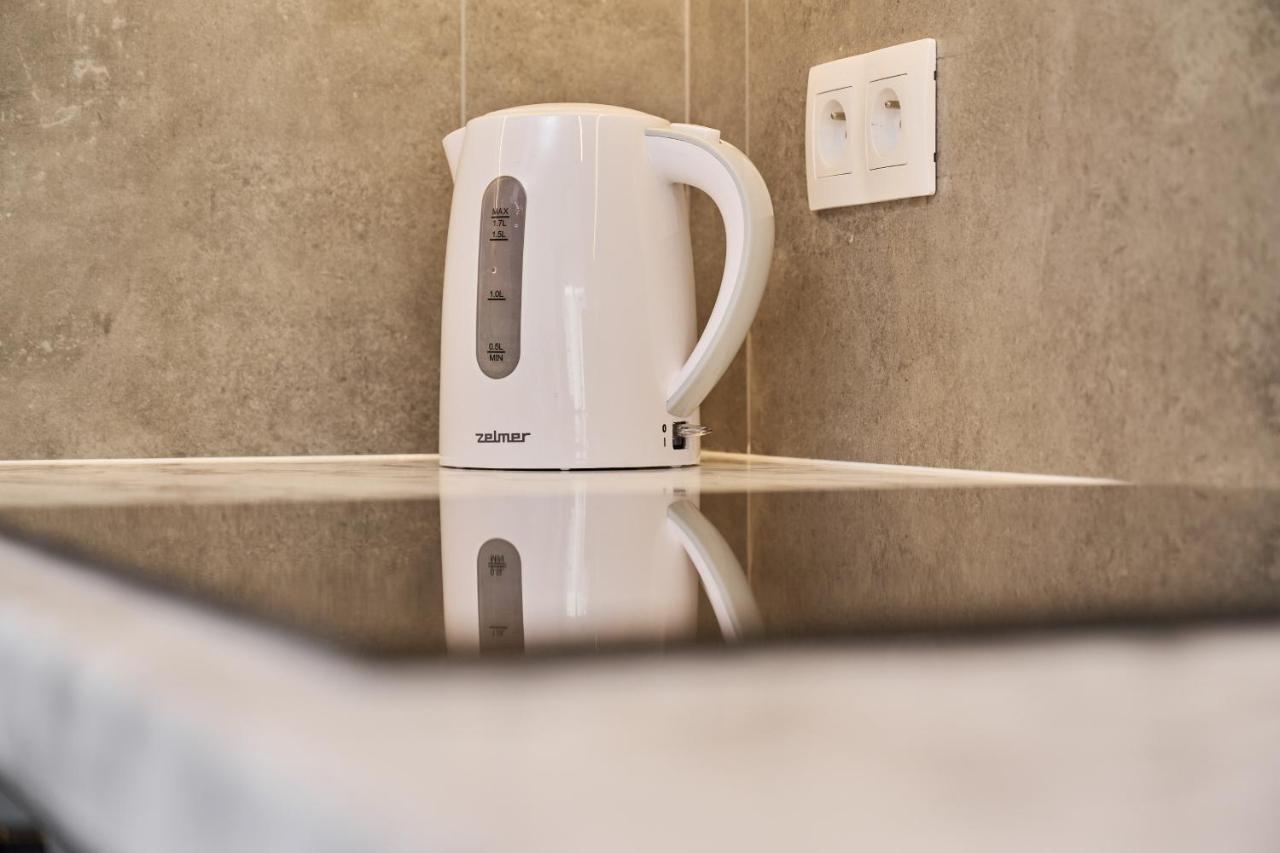 Apartment Wichrowa With Free Garage Wroclaw By Noclegi Renters Bagian luar foto