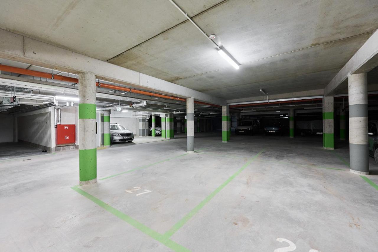 Apartment Wichrowa With Free Garage Wroclaw By Noclegi Renters Bagian luar foto