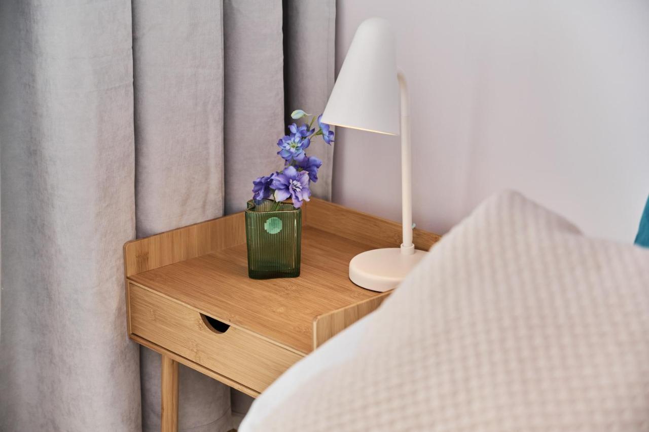 Apartment Wichrowa With Free Garage Wroclaw By Noclegi Renters Bagian luar foto