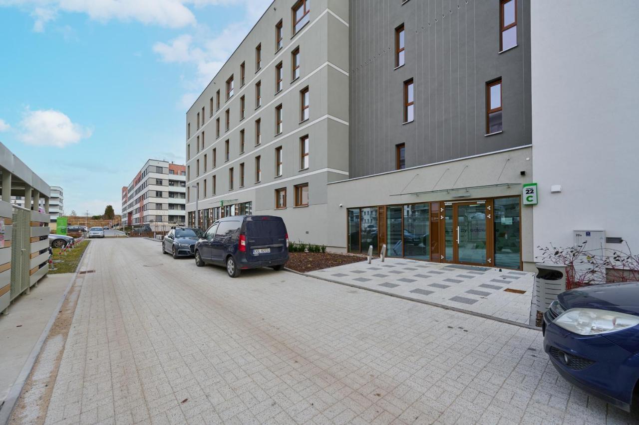 Apartment Wichrowa With Free Garage Wroclaw By Noclegi Renters Bagian luar foto